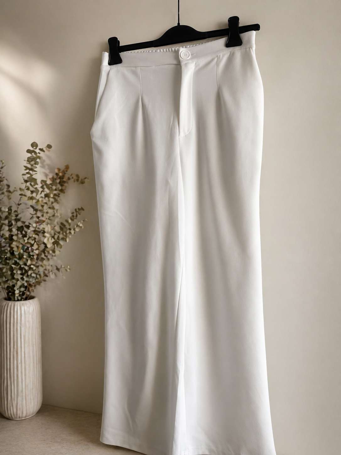 Pantaloni bianchi a gamba larga