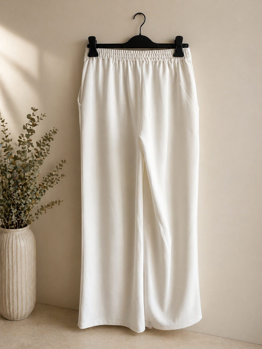 Pantaloni bianchi a gamba larga